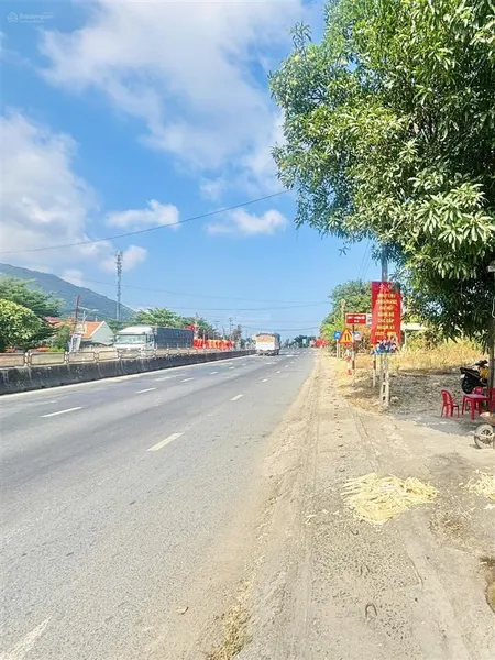 Đất kkt vân phong, đường lớn. nhiều thổ, mặt tiền 8m. giá chỉ 7 triệu 4/m2