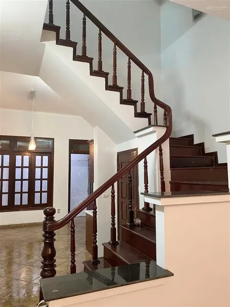 Bán nhà kim mã, 2 mặt ngõ, trước nhà 3m, sau nhà 2m, 30m ra oto tránh, ngõ thông, dân xây