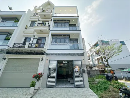 Nhà mới đường 6m thông 1trệt 2lầu sân thượng cách quận 7 tầm 1,5km chỉ sách vali vào ở ngay
