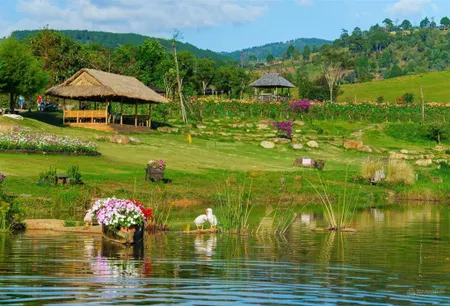 Lô đất siêu to. cho ai có nhu cầu làm fam. nghỉ dưỡng. diện tích 50000m2. 0935 449 ***