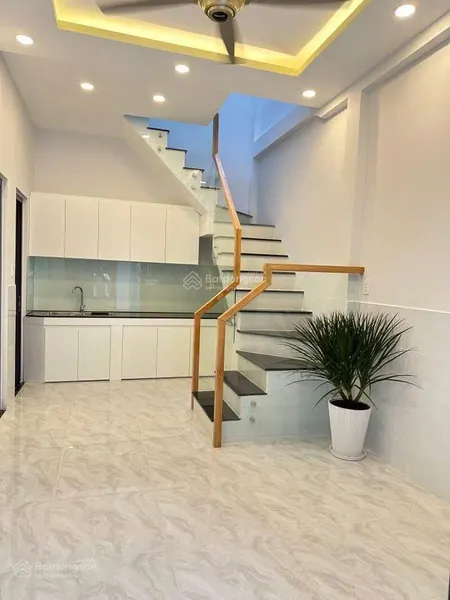 Nhà đẹp cmt8 quận tân bình 4,4 tỷ gần đh bách khoa tphcm hẻm 3m thông