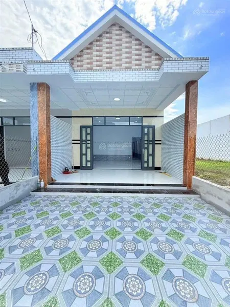 Chủ cần bán căn nhà cấp 4 mới 100% dt 5*30m (150mv thổ )..shr..giá 1tỷ300tr nhà có 1pk, 2pn,