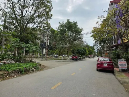 Bán lô mặt nguyễn trường tộ bò sơn 2. dt 81m2 mt 4.5m hướng đb, giá 9.8 tỷ