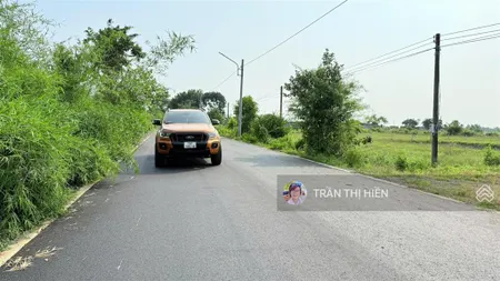Mặt tiền lê văn một thị trấn đất đỏ đi biển phước hải 7 phút 2500m2 240m2 thổ cư