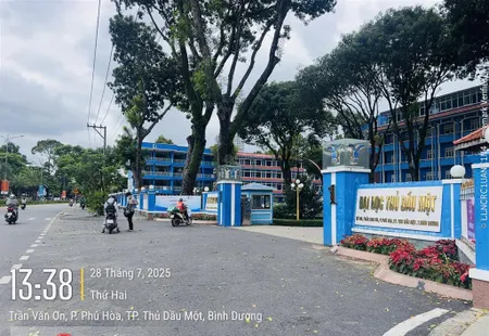 Đất phú hoà giáp vách trường đại học thủ dầu một diện tích (5,5 x 27) đường nhựa 4m thông