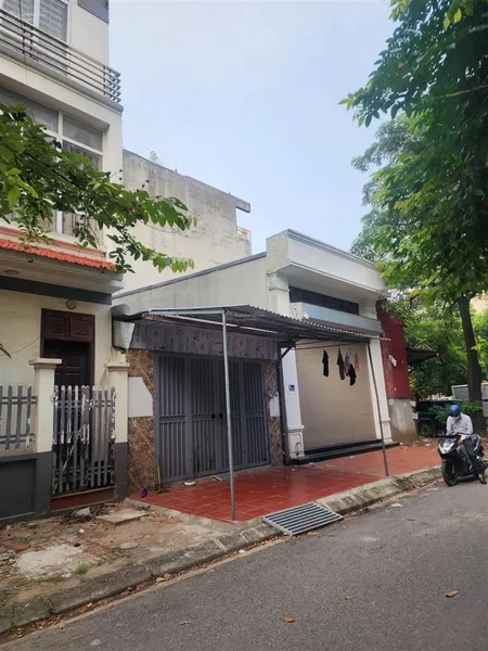 Chính chủ tôi bán căn nhà ở lai xá, cạnh v.đ 3.5, 32m2, 5 tầng, mt 4.65m, 10m ra ô tô tránh,giá tốt
