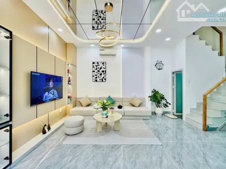 Bán nhà ngay Hoàng Việt, Tân Bình. Giá 3 tỷ 210tr, DT: 80m2, Sổ hồng Riêng,
