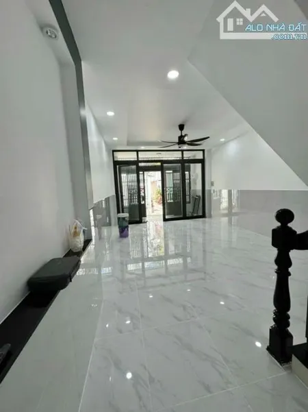 Bán nhà đường Lê Văn Khương, Q12, có 3 phòng ngủ, 44m² nhỉnh 2 tỷ 190, sổ hồng riêng