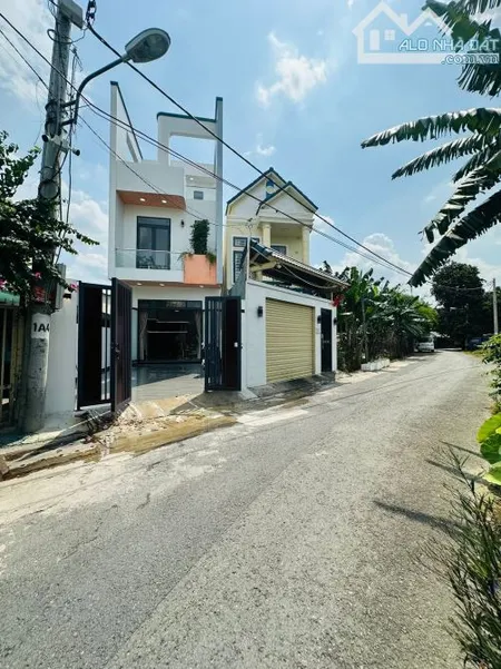 BÁN NHÀ MẶT TIỀN ĐƯỜNG ĐX-023 Diện tích: 5 x 19m = 95m², thổ cư 60m²