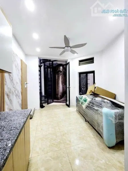 Bán nhà Văn Hương 18m2 vị trí đẹp ngõ nông lô góc gần ngay phố 4.95 tỷ