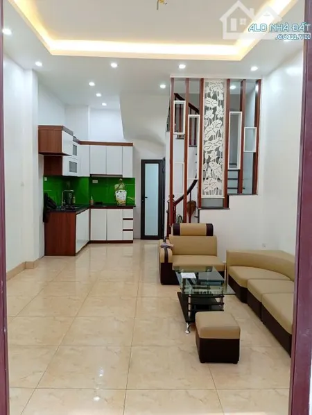 Bán nhà 4T tại Thạch Bàn, Long Biên, view công viên hồ Bền, ôtô đỗ ngày đêm giá nhỉnh 5 tỷ
