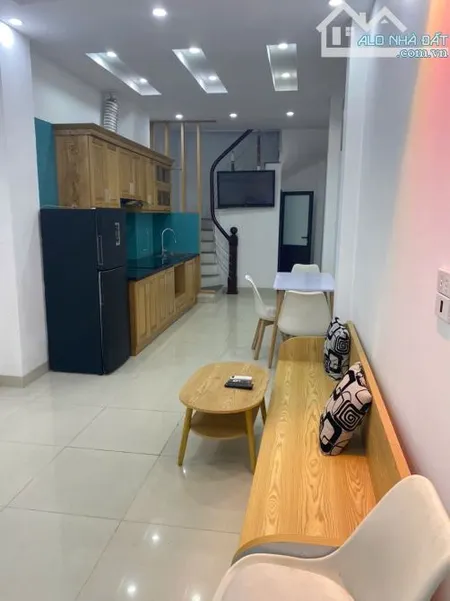 PHÂN LÔ Ô TÔ ĐỖ CỬA QUANG TRUNG HÀ ĐÔNG 35Mx 5 tầng : 8,9 tỳ full nội thất vào ở luôm