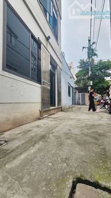 Bán Nhà Thạch Bàn 🔥 CHỦ VỠ NỢ BÁN GẤP – CHỈ 5.6 TỶ 🏠 Nhà 4 Tầng – 44m²