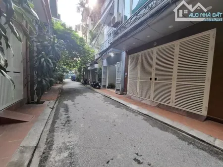 BÁN NHÀ TRẦN QUỐC HOÀN, CẦU GIẤY, 55M2, Ô TÔ VÀO NHÀ, 2 THOÁNG TRƯỚC SAU. NHỈNH 21 TỶ