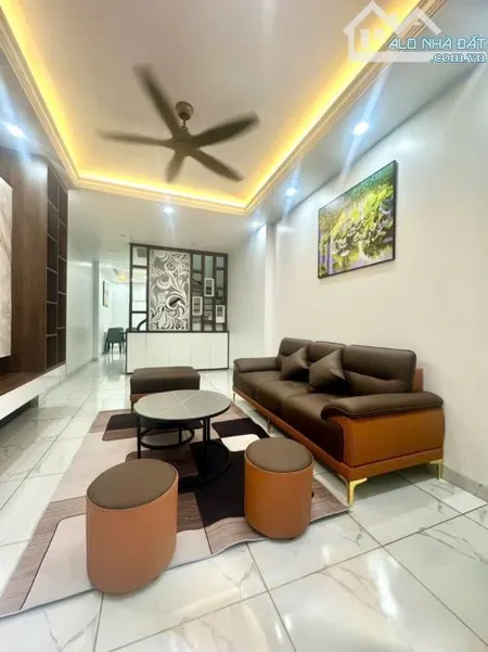 Bán nhà Ngọc Thụy 44m2, 4 tầng, 8 t.ỷ hơn, ô tô, ngõ nông, gần trường Việt Pháp