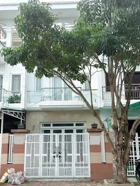 Bán nhà 1 trệt 2 lầu 120m2 khu đô thị Hưng Phú