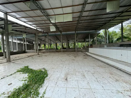 Cho thuê mặt bằng 2000m2 mặt tiền container