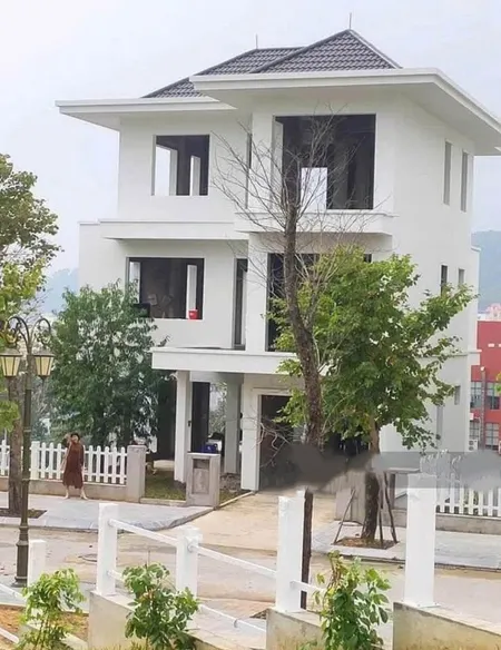 Bán nhà 300m² ngang 15m giá 22 tỷ Phường Bãi Cháy