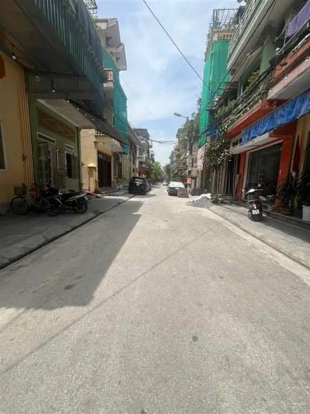 Nhà 4 tầng ngã 3 tam giác vân giang hoa lư đường thông 15m vỉa hè kinh doanh giá 4.3 tỷ