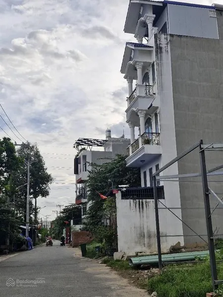 Chính chủ bán gấp nhà 3 tầng trường thọ thủ đức giá chỉ 4.2 tỷ sổ hồng hoàn công chuẩn