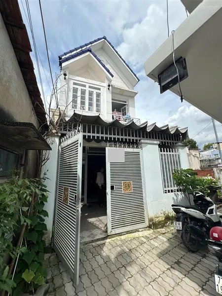 Cần bán nhà 1 trệt 1 lầu , ngay công an phường biên hoà mới , ( phường tân vạn củ )