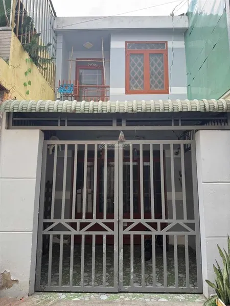 Nhà trệt 1 lầu shr/đsh giá bán 1tỷ050 triệu mặt tiền hẻm xh long hậu
