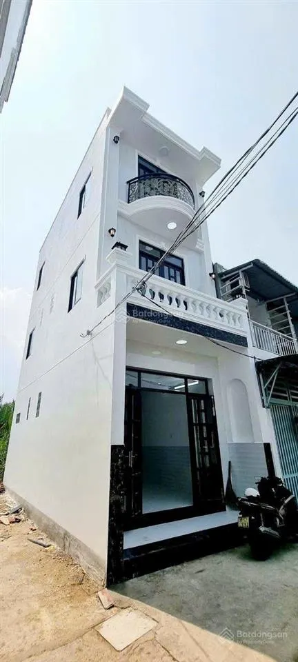 Nhà sổ riêng trệt 2 lầu giá 1,8 tỷ dtsd 120m2 ngay ubnd long hậu