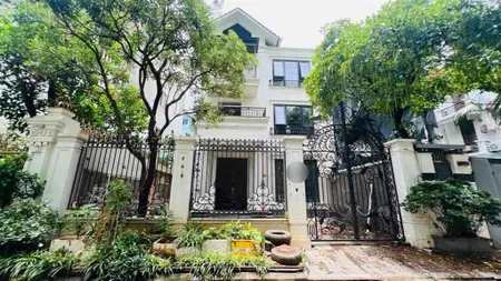 Gia đình cần bán gấp biệt thự kđt mỹ đình 2. dt 200m2 x 4t mt 12m giá 47 tỷ