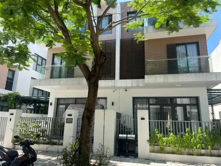 Cần bán căn biệt thự an vượng. dt 180m2 hướng tây bắc. nhà xây thô hoàn thiện mặt ngoài