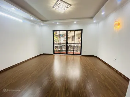 Chủ nhà chuyển công tác gấp để lại ngôi nhà phân lô ô tô tránh đỗ, vào nhà trung tâm quận hm