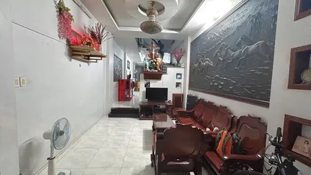 Bán nhà mặt phố Trường Thọ, Thủ Đức, DT 110 m2, 4 tầng, 4PN, SH, giá 10.8 tỷ. LH: 0933125879