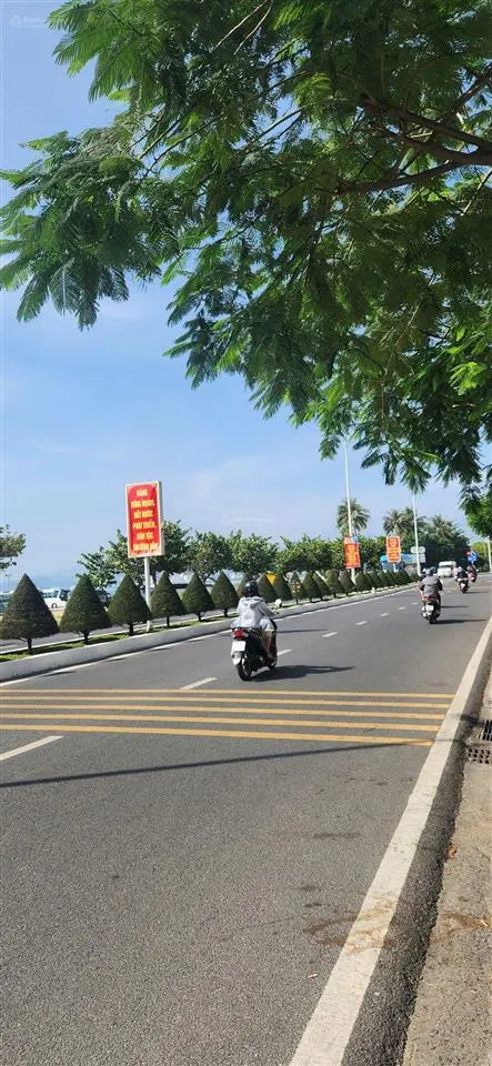 Cần bán cặp 2 lô sổ hồng mặt tiền phạm văn đồng
