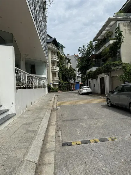 Kẹt tiền cần bán gấp lô đất vip khu đấu giá lâm hạ. 90m2, mt 6m, đường 7m, 50m ra đường lâm hạ