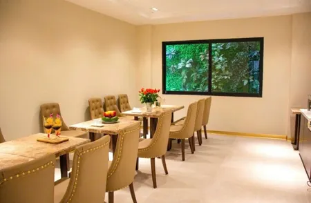 BÁN KHÁCH SẠN PHỐ TRẦN THÁI TÔNG, CẦU GIẤY - DÒNG TIỀN 180TR/TH - 127M² x 8T CÓ HẦM