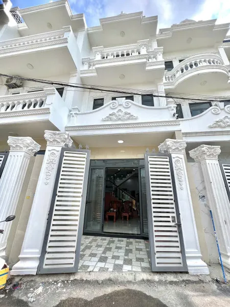 Nhà SHR hoàn công tại phường Long Bình Tân Diện tích sử dụng: ~200m².