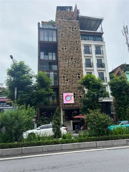 Bán nhà mặt phố lạc long quân tây hồ. 0945 289 ***