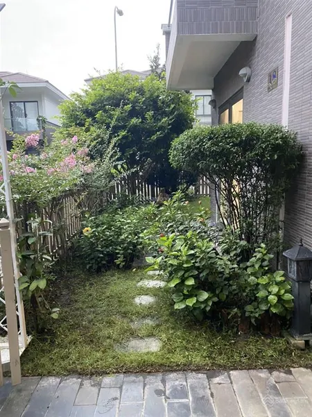 Biệt thự camellia căn góc 4 mặt sân vườn. nhà mới xem nhà 0937 532 ***