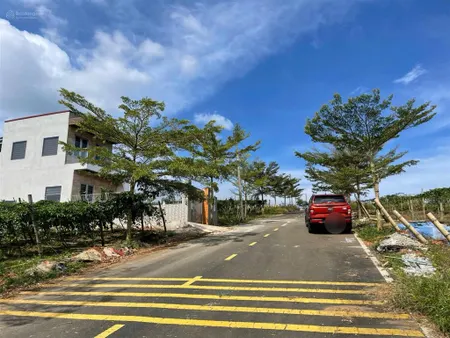 Lô đất 200m2 mặt hồ đẹp tại p2, bảo lộc di chuyển lên cao tốc 2km gần trung tâm hành chính 900m shr