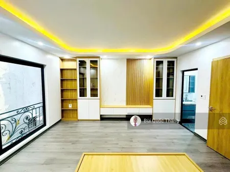 Bán nhà tứ liên, nơi nhiều người nước ngoài thuê ở, 5m ra ô tô, 40m ra ôtô tránh,43m2x 5t x 9,68 tỷ