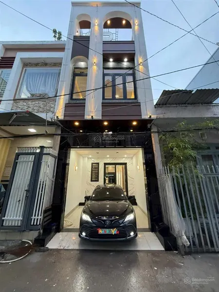 Bán nhà 2 lầu mới đẹp đậu được oto trong nhà sổ hoàn công tặng nội thất như hình