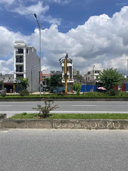 Chuyển nhượng lô đất mặt tiền 9m mặt đường bùi viện, vị trí đẹp gần vinhomes marina.