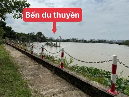 Bán lô góc 2 mặt tiền cách sông 300m. bề ngang 8m.
