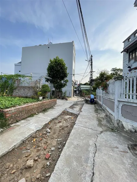 Đường yên, xuân nộn đường oto, tránh thông tứ phía mt 4,5m nhỉnh 4 tỷ đường đang làm dải asphal