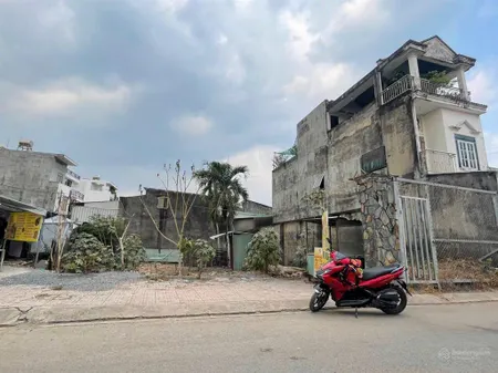 Bán đất mặt tiền đường 10m ngay cổng vinhomes grand park. giá chỉ 4.35 tỷ