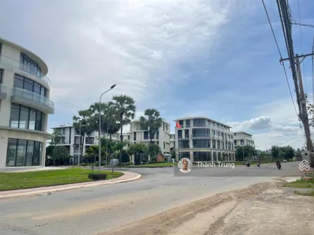 Cần bán gấp! hạ giá mạnh chục tỷ. nền đất mặt tiền bưng ông thoàn ngay khu villa park. 560m2