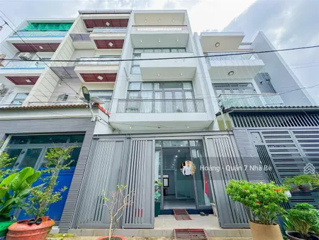 Nhà đẹp xây kiên cố ở ngay dt 5mx16m đường 6m gara ô tô 1 trệt 2 lầu sân thượng 3pn