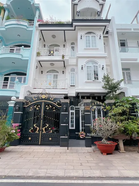 Biệt thự hiện đại đường cộng hòa, hoàng hoa thám, khu sân bay t3 dt 7 x 20m 4 tầng 22.9 tỷ