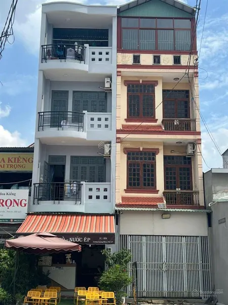 Mặt tiền dương quảng hàm, trệt 2 lầu sân thượng đường 40m giá 16,5 tỷ