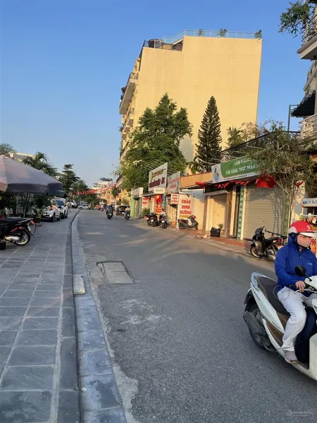 Bán đất phố nguyễn gia bồng 126m mt 6m đường 2 ô tô tránh đối diện là vườn hoa gần chợ ngọc thuỵ