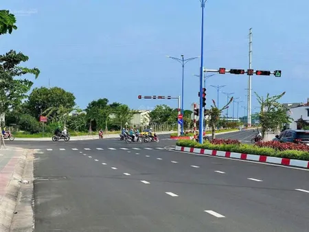 Nắm chủ 1 lô ngộp 126m2 mt đường hàng điều cách biển long cung 3ph đi xe, giá 3ty5 buông sổ